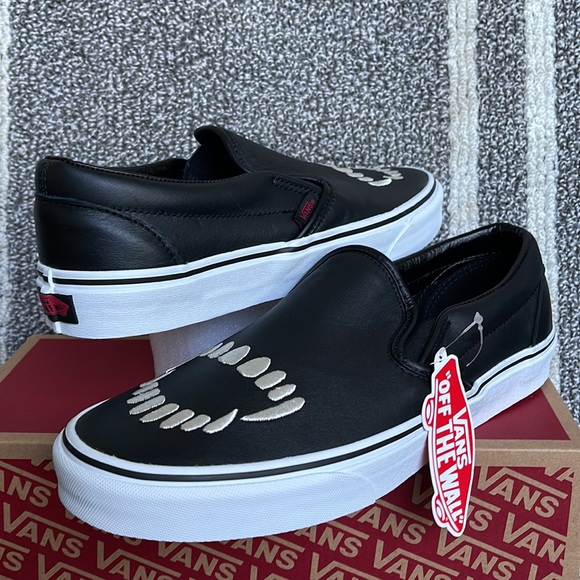 Vans Classic Slip-On Fangs Black/True White MENS - Picture 9 of 16